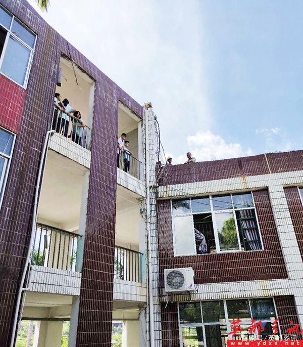 盛夏酷暑，魯米星董事長(zhǎng)緊急為家鄉(xiāng)英都中學(xué)捐贈(zèng)空調(diào)！